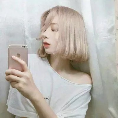 想踢沉迷男的女人